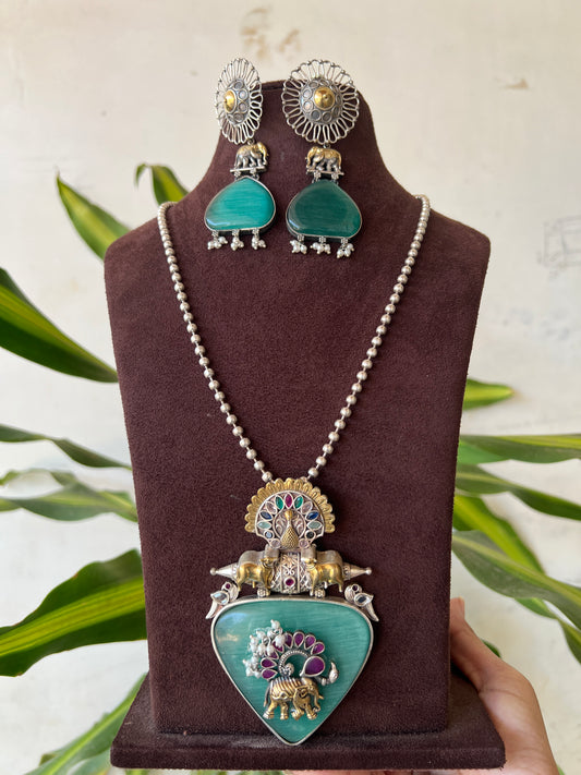 Dual tone necklace