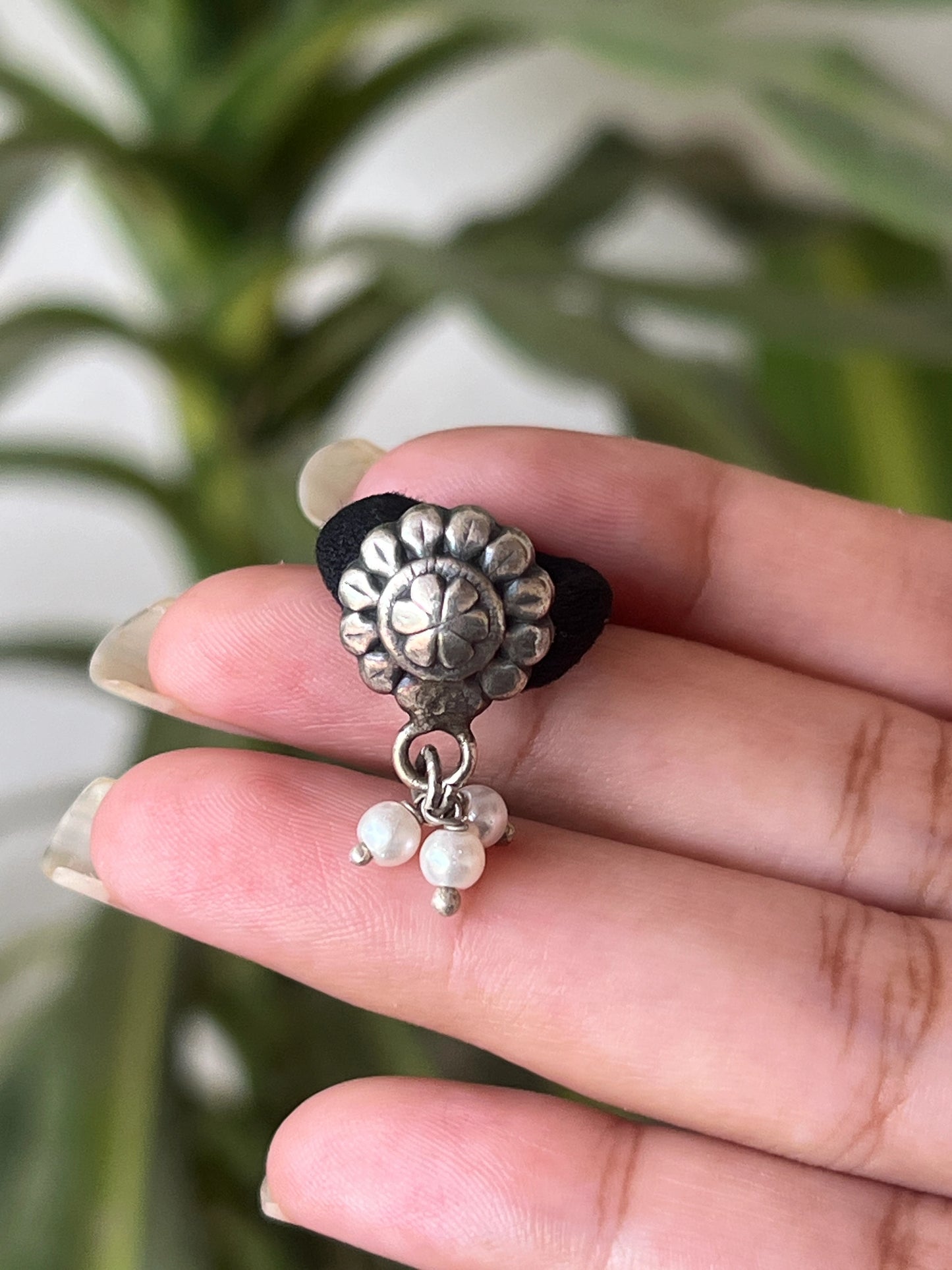 Oxidised flower hair band