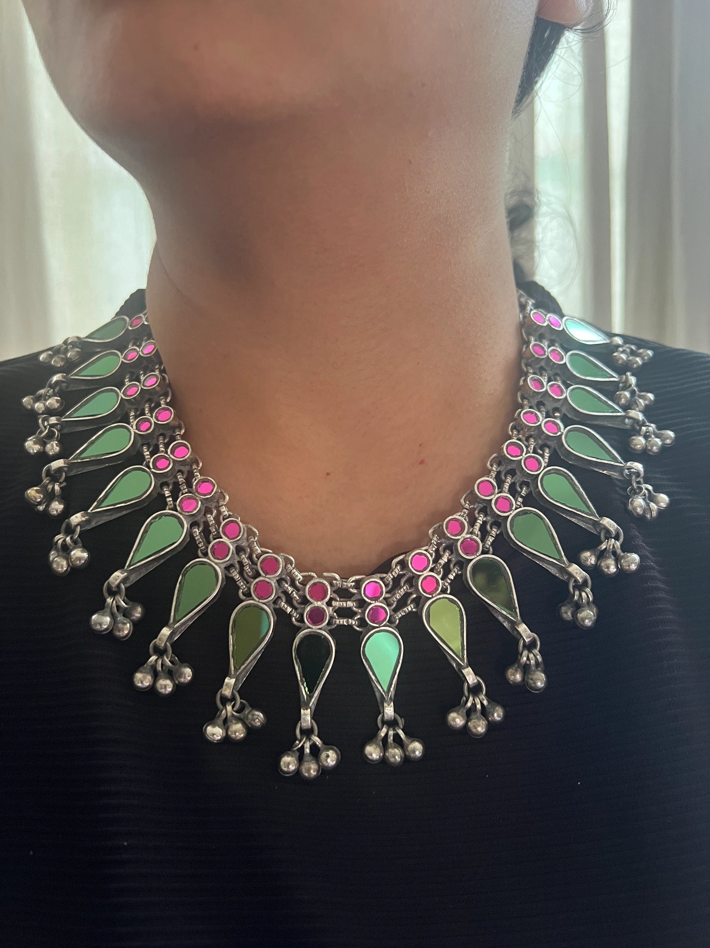 Glass necklace in green and pink combi with earrings