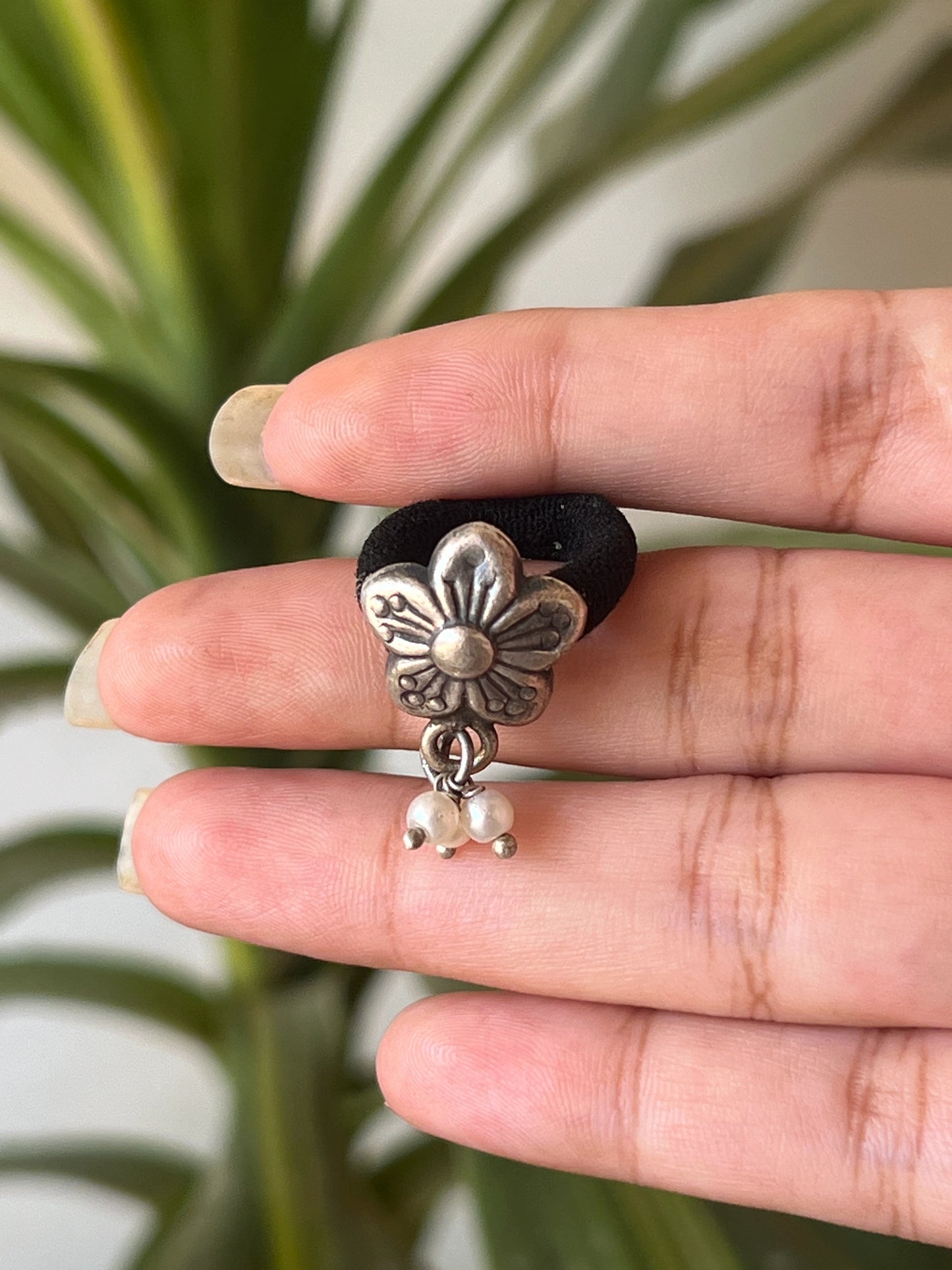 Oxidised big flower band