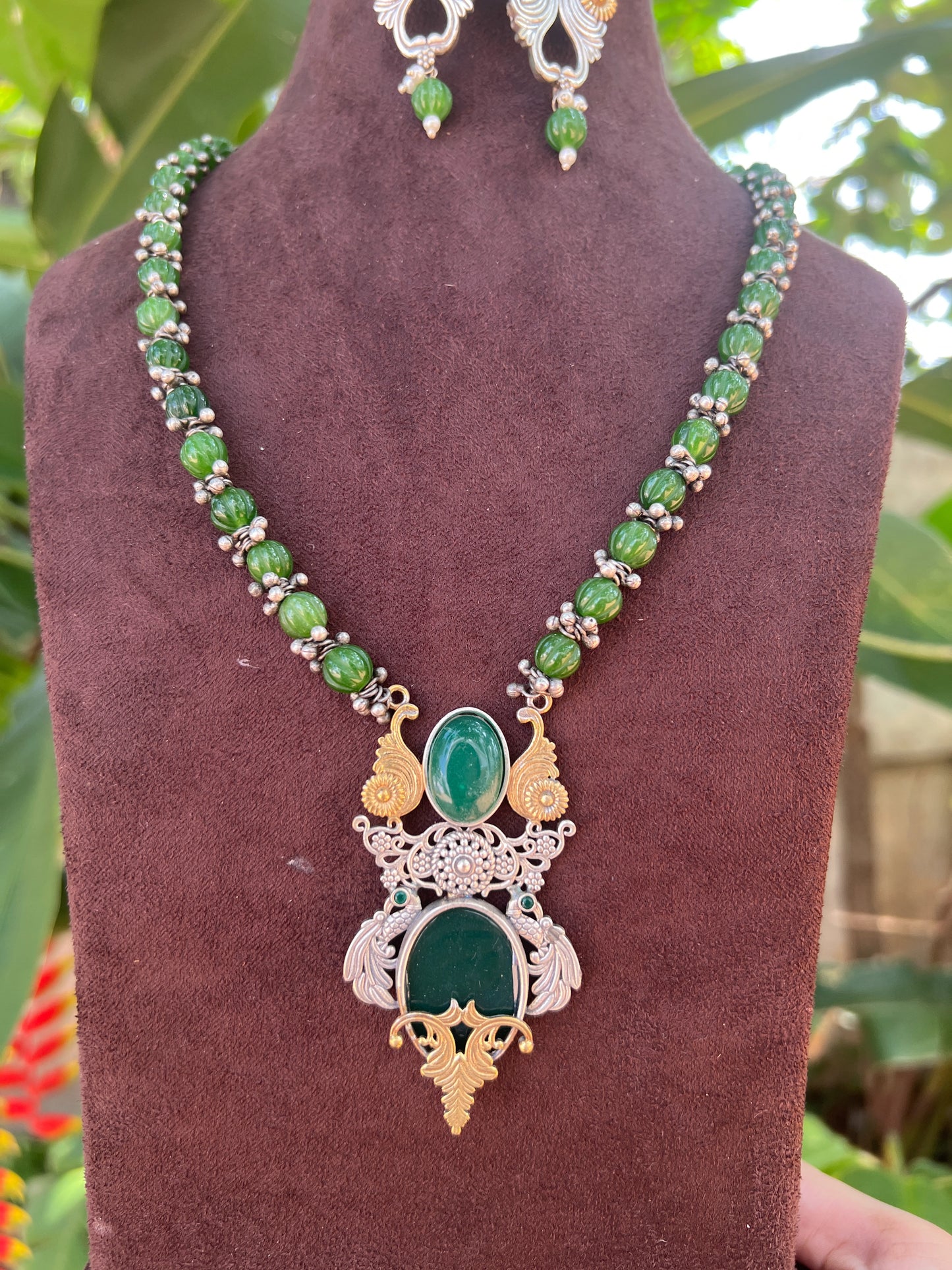 Dual tone green beaded necklace set