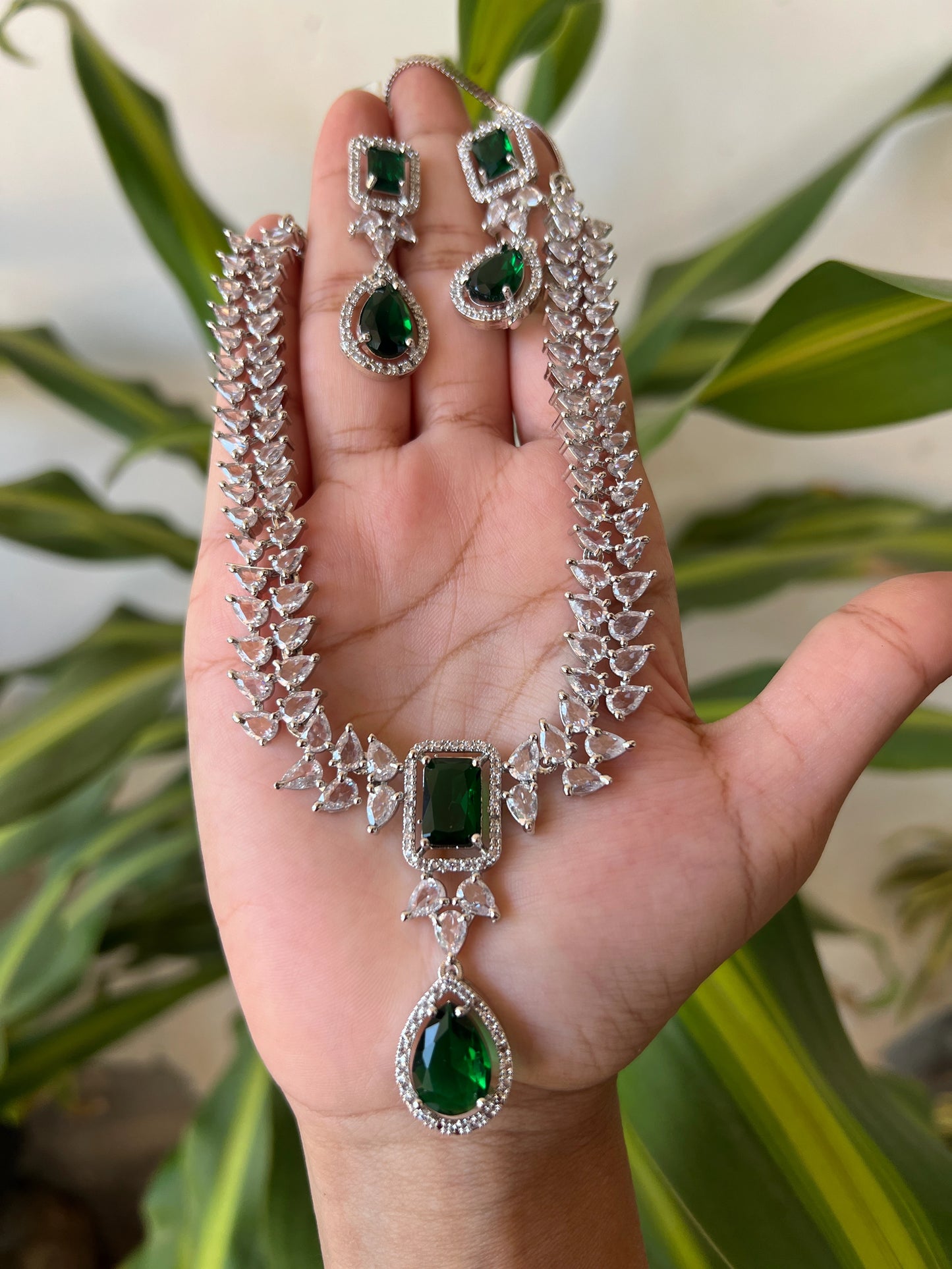 Ad necklace set