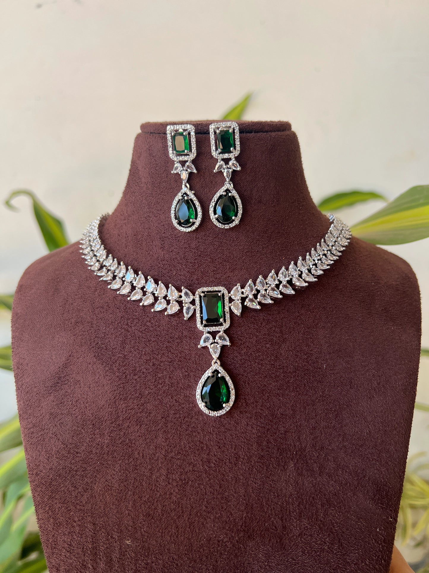 Ad necklace set