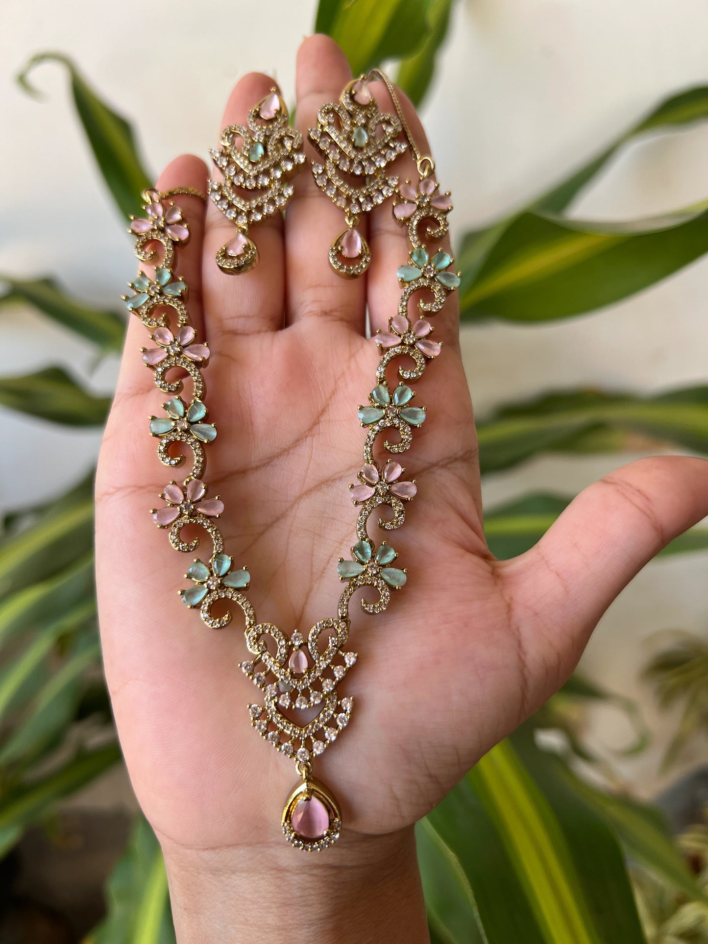 Ad necklace set