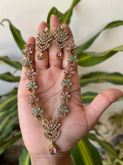 Ad necklace set