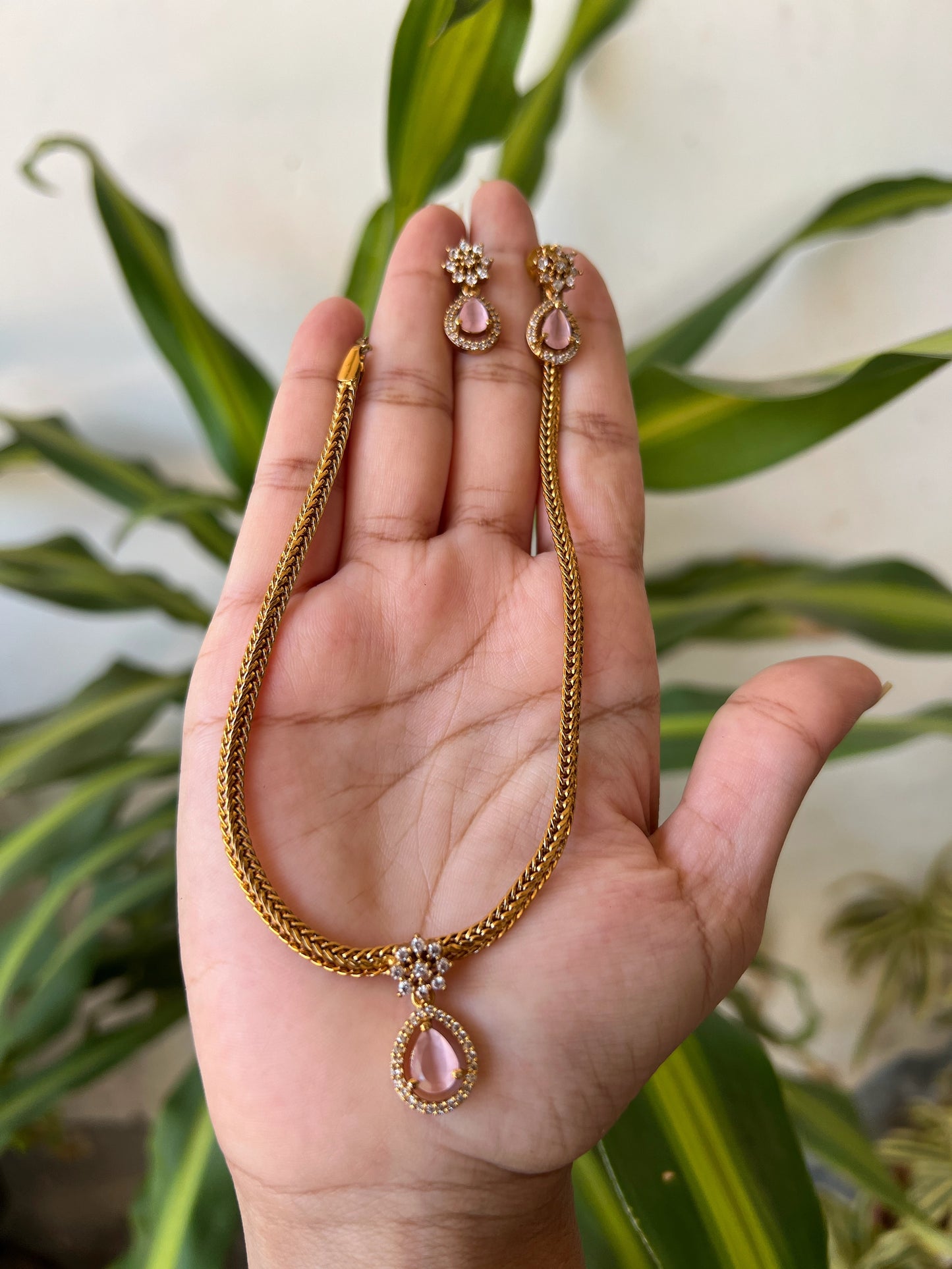 Ad necklace set