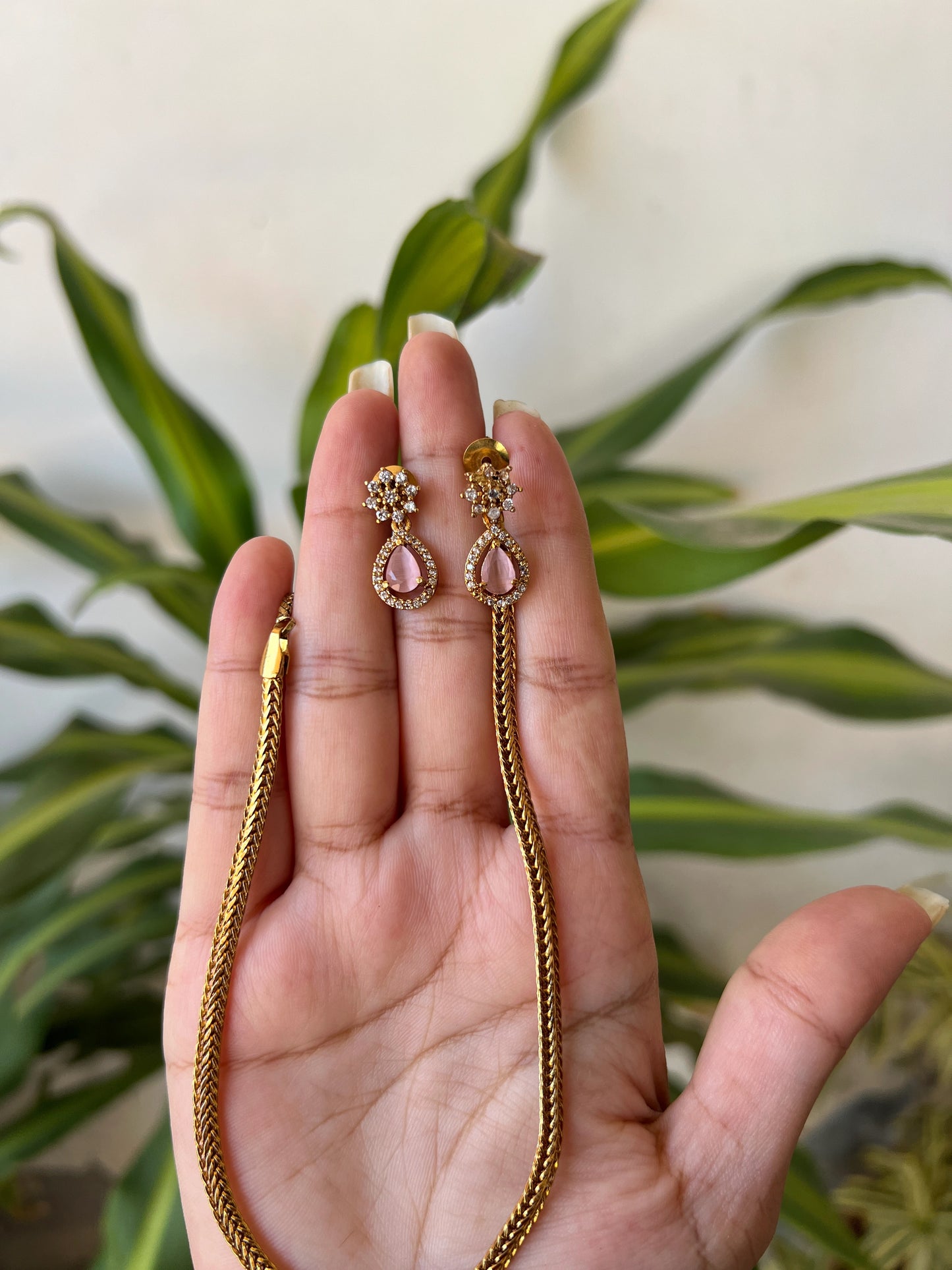Ad necklace set