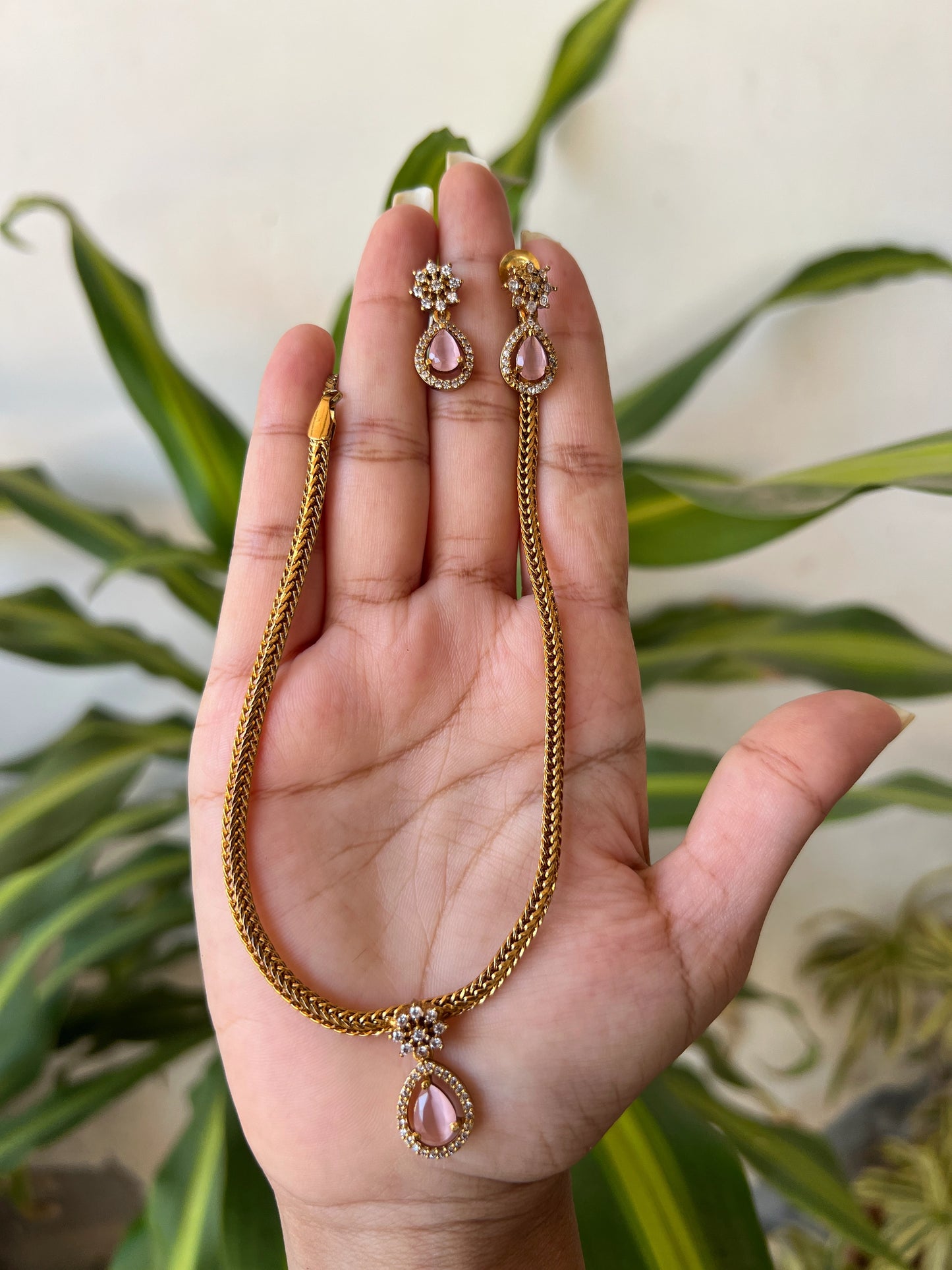Ad necklace set