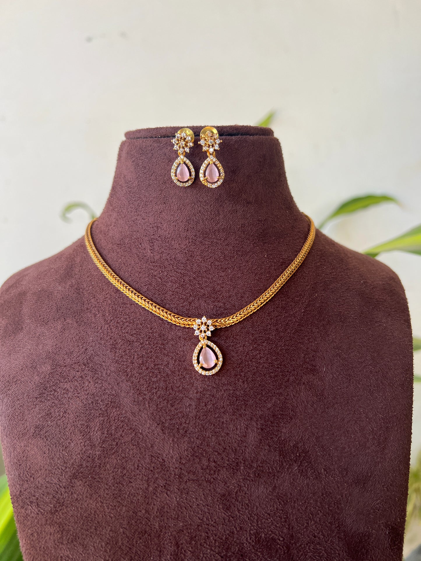 Ad necklace set