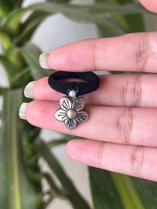 Oxidised big flower band