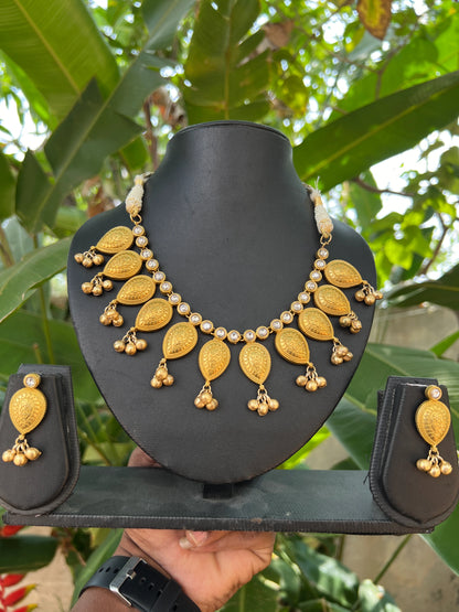 Antique gold  polish necklace set