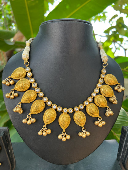 Antique gold  polish necklace set