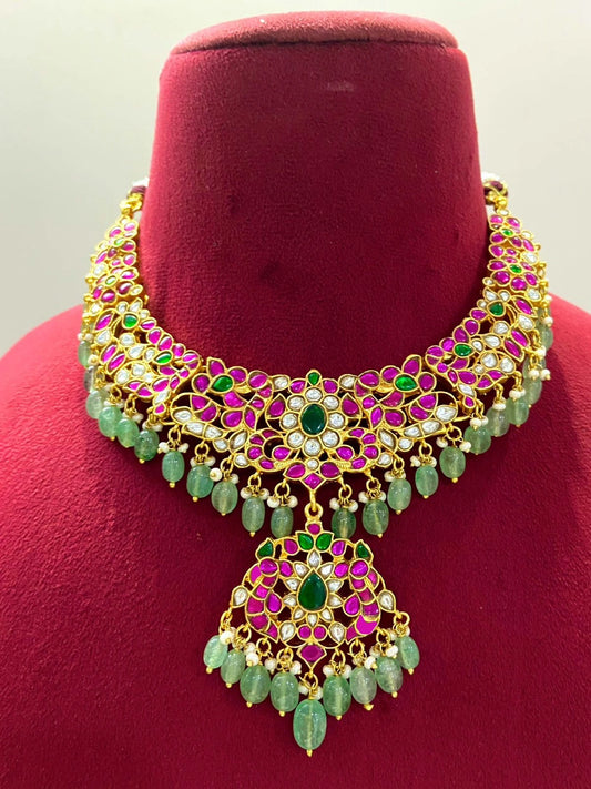 Short necklace