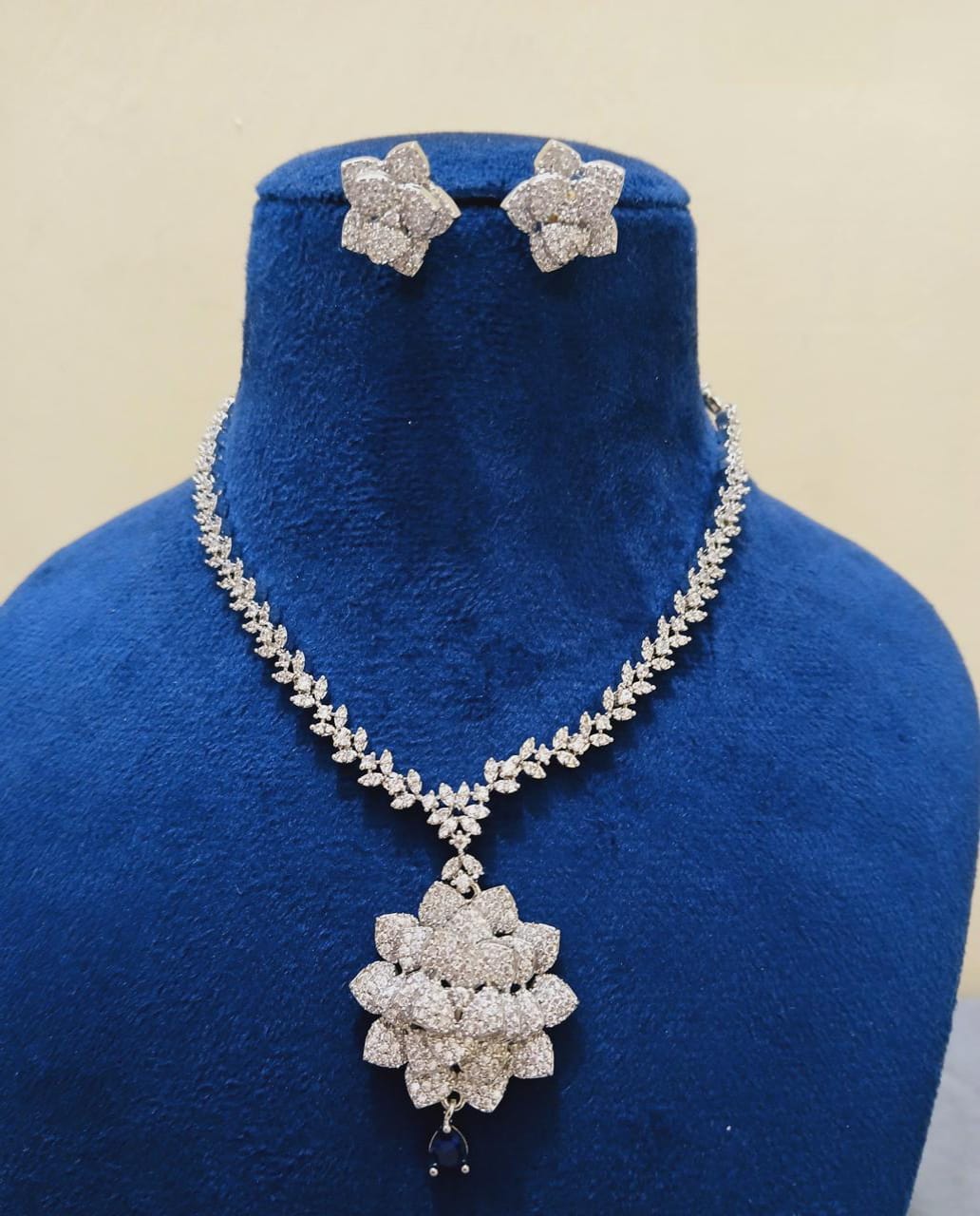 AD flower pendant necklace set