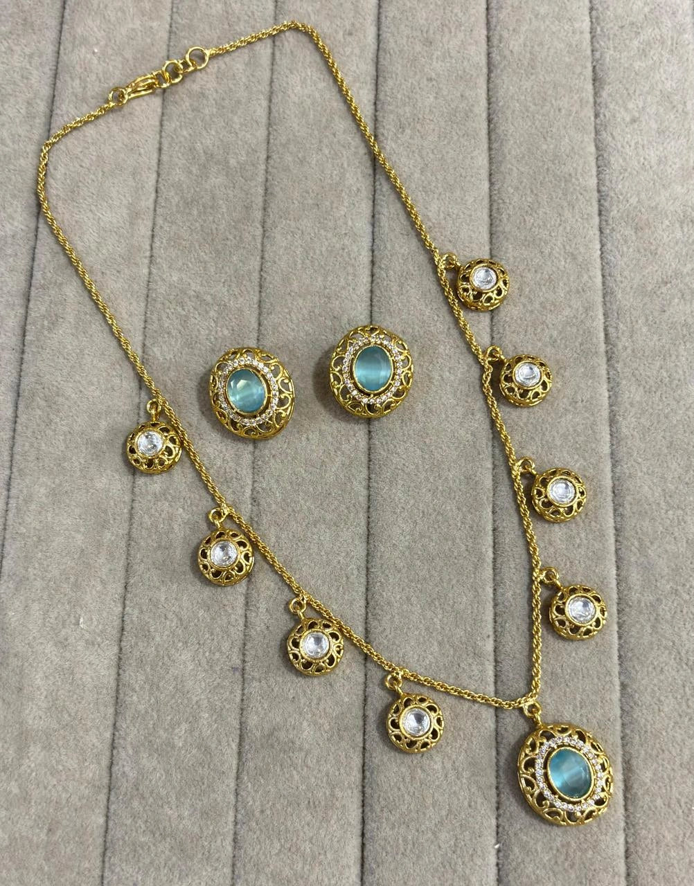Fancy chain set
