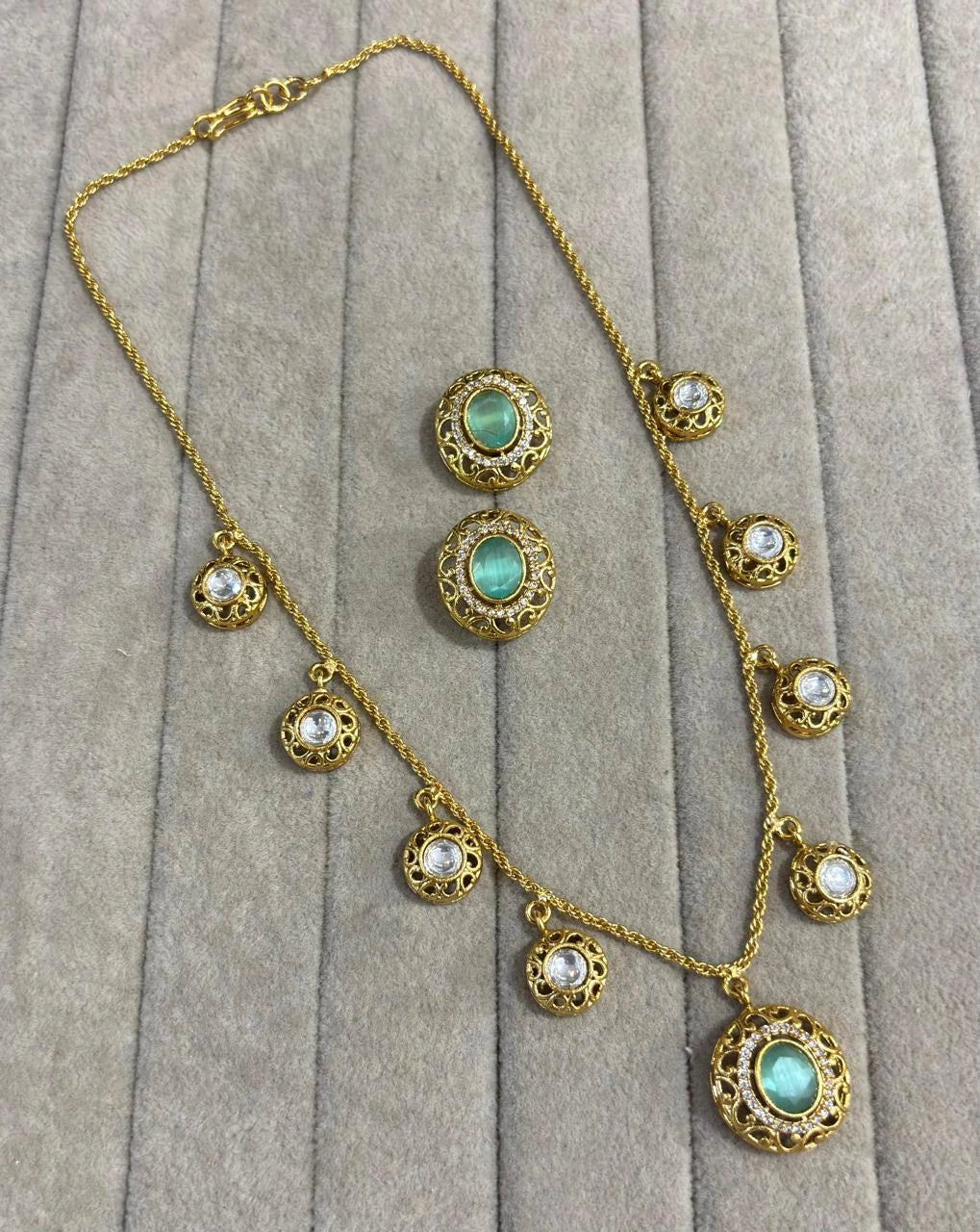 Fancy chain set